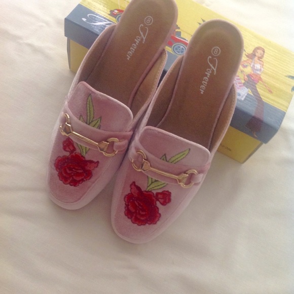 🌺 NWB BUNDLE 2 PAIR Velvet Rose Horsebit Mules🌺 - Picture 2 of 6